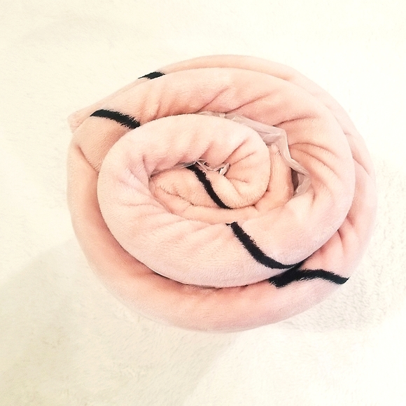 Victoria's Secret PINK Sherpa Blanket NWT - Picture 6 of 8